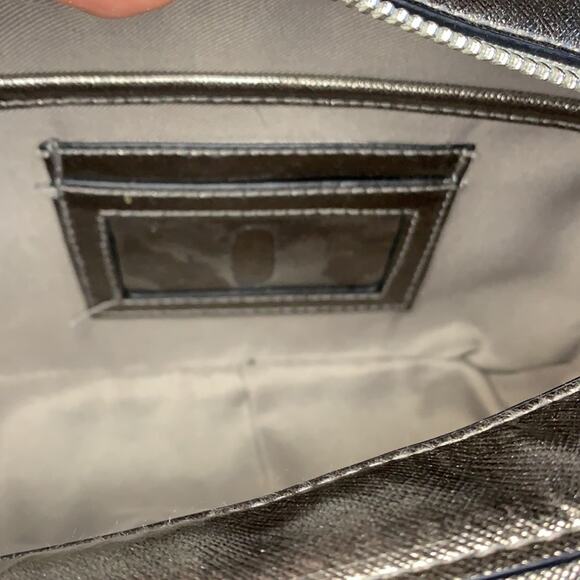 Crossbody Silver Metallic Purse Grey Interior a.n.d. ea wy Target brand - Picture 7 of 8